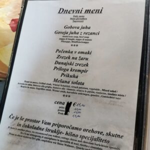 Giorgia Würth Instagram - Con il piede destro sono in Slovenia, con quello sinistro in Italia.

Che terre meravigliose.

Grazie a @robertoleone_airfilm.it per le foto (solo quelle belle sono le sue, se scorrete) e a Vittorio per avermi ceduto la giacca (ma solo perché lui non aveva freddo)