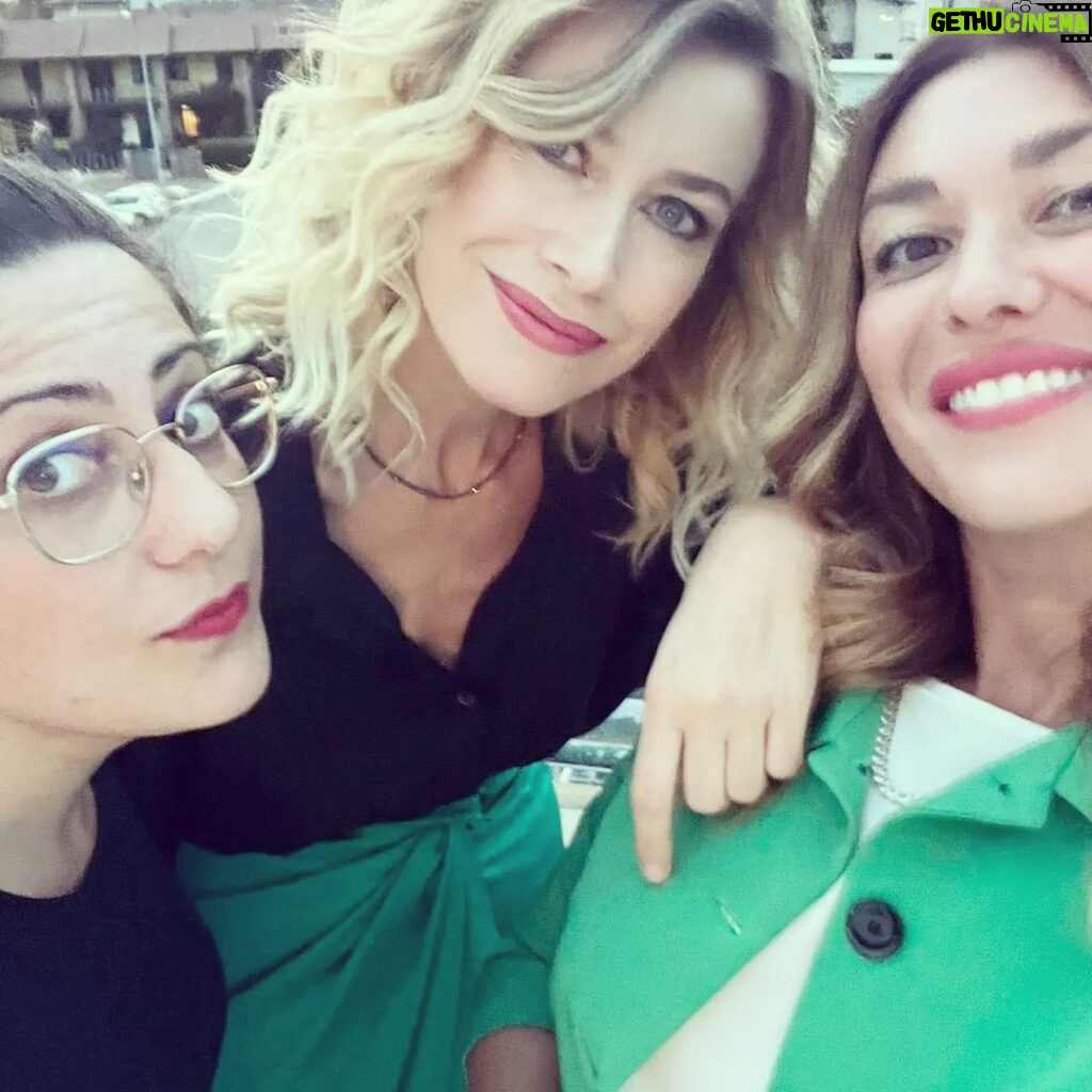 Giorgia Wurth Instagram - Metti un martedì sera a Crema con @lu2601 e L'accarezzatrice. Grazie al Rotary per l'accoglienza. (la gonna stupenda e verde è di @malulu_milano) Crema, Italy