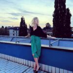 Giorgia Wurth Instagram – Metti un martedì sera a Crema con @lu2601 e L’accarezzatrice.

Grazie al Rotary per l’accoglienza. 

(la gonna stupenda e verde è di @malulu_milano) Crema, Italy