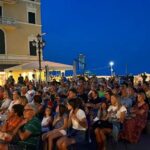 Giorgia Wurth Instagram - @varazze #cittàdelledonne Grazie di cuore per l'accoglienza agli assessori Maria Angela Calcagno e @marilenaratto Alla giornalista @paolagavarone Alla fotografa @laura_lasiri A chi c'era, ci sarà, non c'è mai stato Al mare, senza il quale non potrei restare a galla. Ps: se state soffrendo di mal d'amore, la cura è nel link in bio🍹 #ioluiealtrieffetticollaterali Varazze