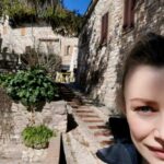 Giorgia Wurth Instagram - Spello alle mie spalle E poi su su, fino a #Collepino. Per pensare meno Per pensare meglio Per affidarsi agli ulivi Che paradiso che è l'Umbria #sentierodellacquedotto #festivaldispello #spello #umbria #ioluiealtrieffetticollaterali #graziemerda è
