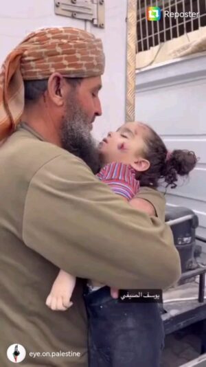 Giorgia Würth Instagram - Cara @giorgiameloni, da madre ti chiedo: abbiamo fatto tanto rumore per la povera, piccola Indi, e da 46 giorni permettiamo, in silenzio, che migliaia di bimbi palestinesi vengano trucidati, mutilati, resi orfani sotto i nostri occhi chiusi? Ma come possiamo accettare tutto ciò? Ma davvero pensiamo che alcuni bambini valgono meno di altri? Anzi, che non valgano NULLA. Ma che schifo è? Ma davvero non ci vergogniamo nemmeno un po'? BASTA. DOBBIAMO FERMARE QUESTO MASSACRO. SUBITO.

#gaza