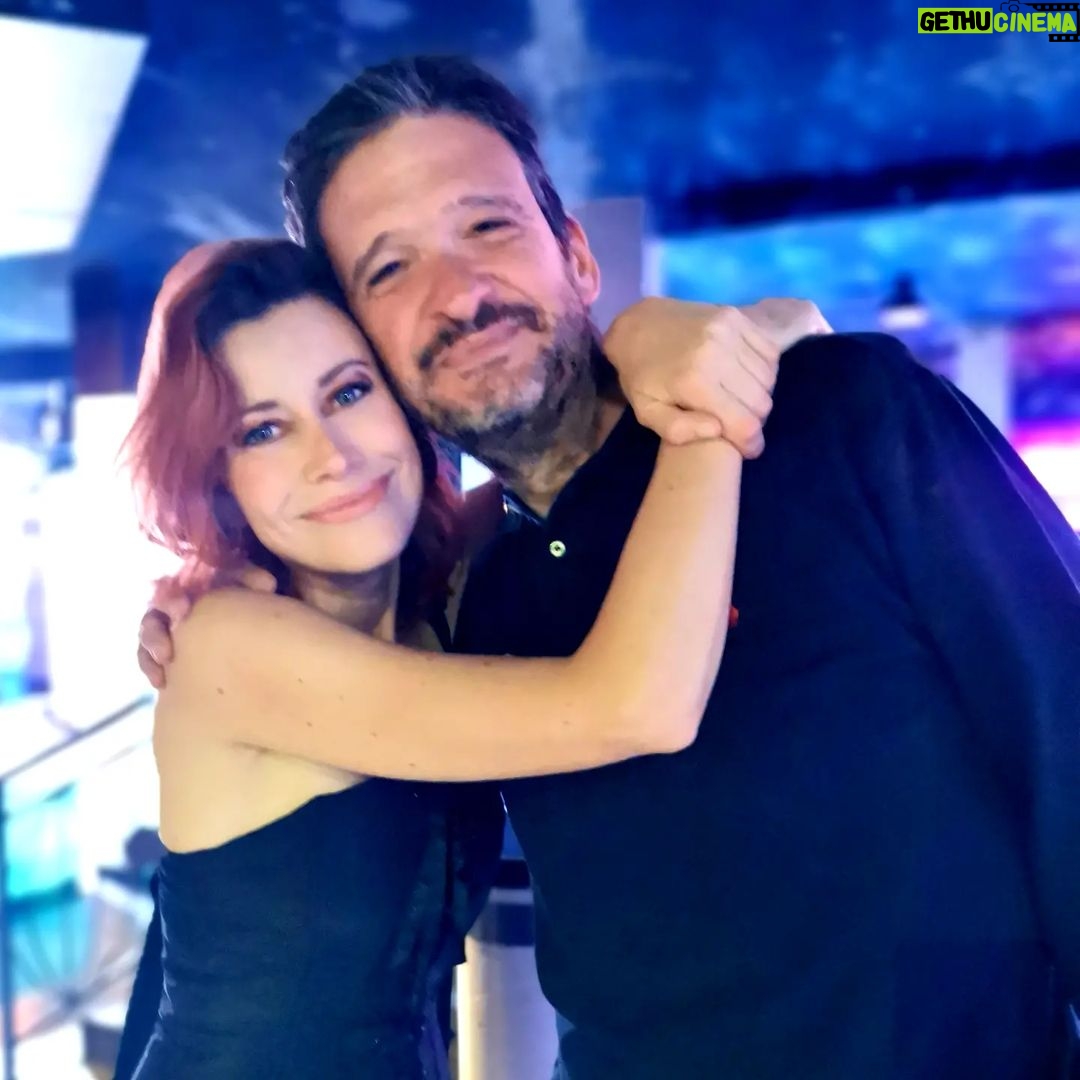 Giorgia Wurth Instagram - Con questo ragazzone qui girai il mio primissimo film "Tagliare le parti in grigio" nel 2006. Poi, nel 2023, mi ha portato "Altrove". Che gran bel, lung, viagg, caro @vittoriorifranti Un grazie speciale a tutta la troupe. Il film lo avete fatto Voi. Lissone
