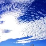 Giorgia Wurth Instagram - Stamattina dalla finestra ho fotografato questo scorcio di cielo. Mi ha fatto pensare all'ecografia di una nuvola, gravida di sole. Per mio figlio invece è una renna che frena appena in tempo prima di finire in un laghetto di paperelle. Per mia figlia un cuore con le ali. E per te?