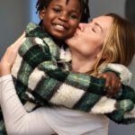 Giovanna Ewbank Instagram - Hoje é o dia dele que tem no brilho dos olhos uma vontade imensa de de ser quem ele quiser ser: rapper, super heroi, modelo, desenhista, ator, gamer. Bless é abençoado desde o seu nascimento. Ele carrega a benção no nome e distribui por onde passa. Porque abençoados somos nós que convivemos com ele. Abençoada sou eu de ter um filho tão amoroso, tão inteligente, tão cheio de amor próprio, tão pequeno e ao mesmo tempo tão grande, tão sábio. Hoje é aniversário do Blessings e ele tá curtindo como queria: rodeado da sua família, indo em vários brinquedos radicais, vendo exposição de arte, viajando o mundo e, com toda certeza, percebendo que tem o mundo inteirinho pra conquistar enquanto cresce. E não tenho duvidas que esse mundo vai ser todinho seu, meu filho. Feliz aniversário, minha benção, meu amor. 🤴🏿🙏🏿❤️❤️❤️ 📷 @aymme