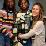 Giovanna Ewbank Instagram - Hoje é o dia dele que tem no brilho dos olhos uma vontade imensa de de ser quem ele quiser ser: rapper, super heroi, modelo, desenhista, ator, gamer. Bless é abençoado desde o seu nascimento. Ele carrega a benção no nome e distribui por onde passa. Porque abençoados somos nós que convivemos com ele. Abençoada sou eu de ter um filho tão amoroso, tão inteligente, tão cheio de amor próprio, tão pequeno e ao mesmo tempo tão grande, tão sábio. Hoje é aniversário do Blessings e ele tá curtindo como queria: rodeado da sua família, indo em vários brinquedos radicais, vendo exposição de arte, viajando o mundo e, com toda certeza, percebendo que tem o mundo inteirinho pra conquistar enquanto cresce. E não tenho duvidas que esse mundo vai ser todinho seu, meu filho. Feliz aniversário, minha benção, meu amor. 🤴🏿🙏🏿❤️❤️❤️ 📷 @aymme