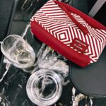 Giovanna Ewbank Instagram - Chegamos! Nós, nossas 14 malas e toda animação e expectativa pra essas nossas férias de fim de ano aqui em Miami e Orlando. E claro que viemos com todo o conforto e experiência da @latambrasil que é a companhia aérea que mais conecta os brasileiros com o Brasil e o mundo e tem mais de 75 destinos nacionais e internacionais e tá presente em mais de 90 aeroportos no exterior. Alguém tem dúvidas que vão ser as melhores férias da minha galerinha?? Acompanhem a trupe pq aventura não vai faltar 😂✈️