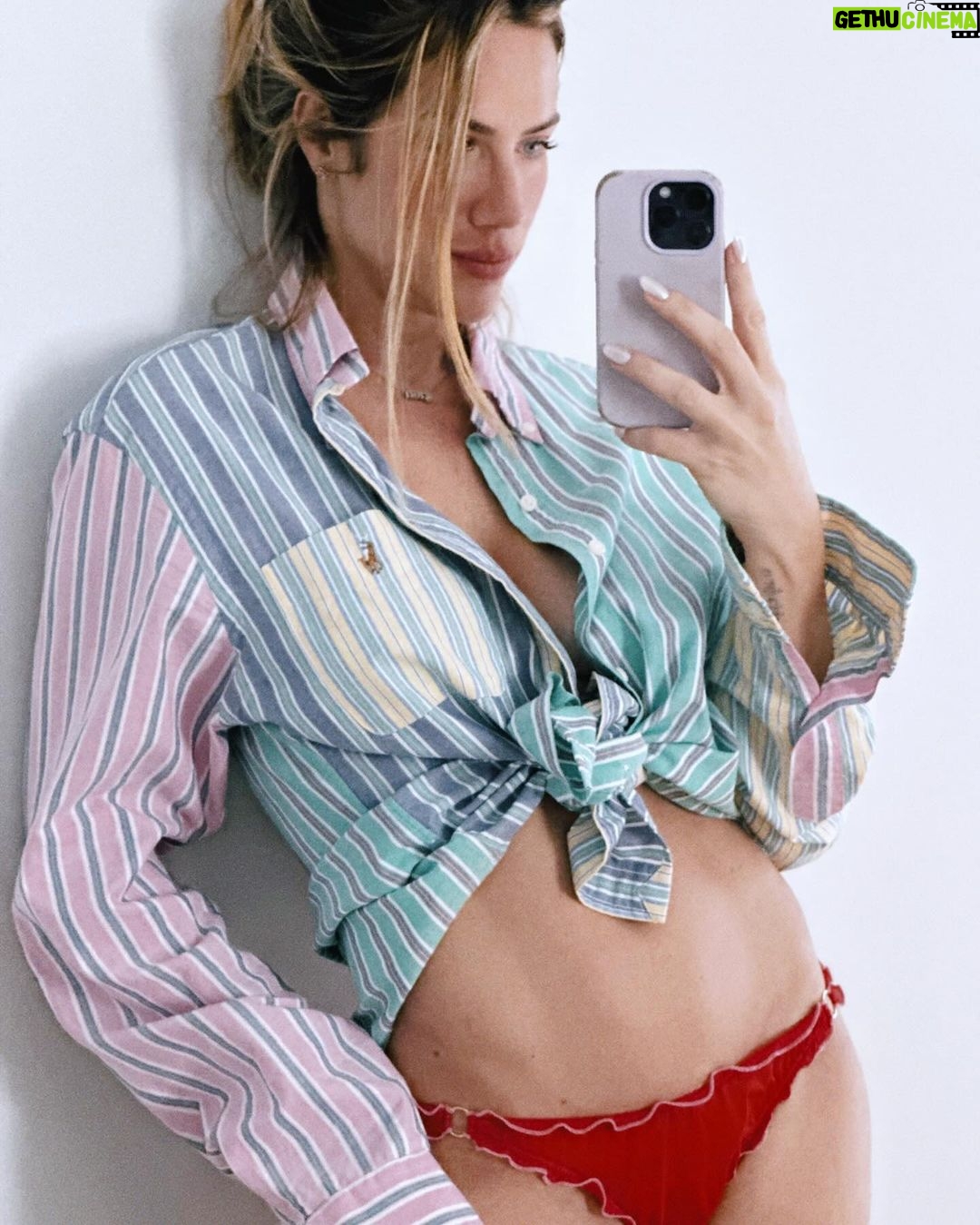 Giovanna Ewbank Instagram - Vermelho pro Natal ou Réveillon? 🌹