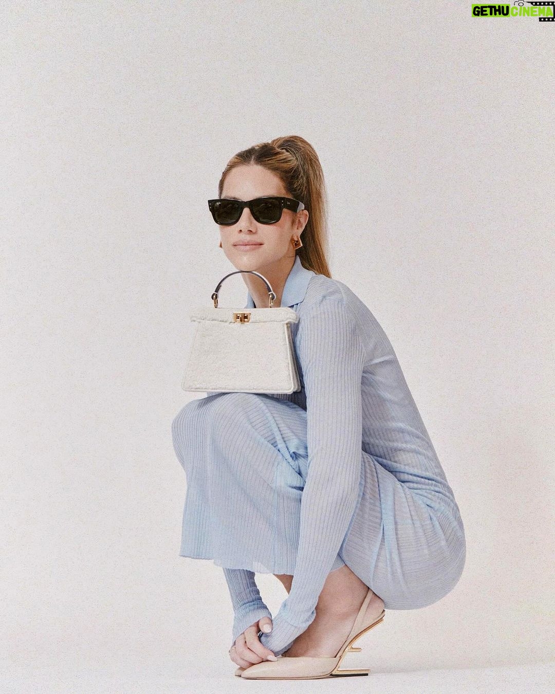 Giovanna Ewbank Instagram - Último dia de CCXP 🫶🏿 E eu ainda não postei o meu lookinho que estava digno de uma princesa da Disney…OPS, pera! De uma BRUXA da DISNEY! ✨ Look @fendi Styling @carlosesser Beleza @cleidearaujo Foto @andrenicolau