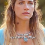 Giovanna Ewbank Instagram - Gente!!!! A Magia De Aruna estreou há DOIS dias e já está em segundo lugar entre as mais vistas do @disneyplusbr 🗣️AAAAAAAAAAAAAAAA! 🗣️ Tô muito felizzzzzzzzz! Que delicia saber que vcs estão gostando da série, da minha bruxinha atrapalhada Juno, da história, dos personagens. Que maravilha receber o feedback de vcs, ver as crianças ae divertindo. Aqui em casa a série já é top1 e pra gente chegar lá em toda a plataforma eu preciso fazer um convite a vocês que ainda não assistiram: Aproveita o fim de semana e maratonaaaaaaa! Depois venham aqui e me contem tudo o que acharam, tá? 🧙🏼‍♀️🧙🏾‍♀️🧙✨ #AMagiaDeAruna #PorAruna #DisneyPlusBr