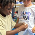 Giovanna Ewbank Instagram - Zyan sempre teve o irmão Bless como sua inspiração, seu super herói. Bless arrasa na Capoeira e não diferente Zyan já segue os seus passos. A capoeira é a atividade que Zyan mais ama, assim como o irmão. E hoje foi emocionante ver o Bless com todo cuidado e amor introduzido o o seu irmão a capoeira. Primeira troca de corda do Baby Z foi linda!!! Obrigada Mestre @crockcapoeira , por dar tanta segurança e ensinamentos ao nosso bebê! 🍀 #capoeira #zyangagliasso #blessgagliasso #familiaewbankgagliasso