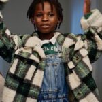 Giovanna Ewbank Instagram - Hoje é o dia dele que tem no brilho dos olhos uma vontade imensa de de ser quem ele quiser ser: rapper, super heroi, modelo, desenhista, ator, gamer. Bless é abençoado desde o seu nascimento. Ele carrega a benção no nome e distribui por onde passa. Porque abençoados somos nós que convivemos com ele. Abençoada sou eu de ter um filho tão amoroso, tão inteligente, tão cheio de amor próprio, tão pequeno e ao mesmo tempo tão grande, tão sábio. Hoje é aniversário do Blessings e ele tá curtindo como queria: rodeado da sua família, indo em vários brinquedos radicais, vendo exposição de arte, viajando o mundo e, com toda certeza, percebendo que tem o mundo inteirinho pra conquistar enquanto cresce. E não tenho duvidas que esse mundo vai ser todinho seu, meu filho. Feliz aniversário, minha benção, meu amor. 🤴🏿🙏🏿❤️❤️❤️ 📷 @aymme