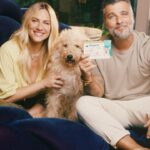 Giovanna Ewbank Instagram - Oi, meus amores! Hoje temos uma dica pra manter o doguinho saudável e protegido de doenças. Afinal, pulgas, carrapatos e sarnas aparecem o ano inteiro, mas com 1 comprimidinho vocês o protegem por 35 dias, e depois é só repetir o cuidado. Simples assim!🐕🧡 Diga SIM para SIMPARIC! @zoetispetsbrasil #Zoetis #ZoetisBr #Pets #Simparic #Proteção #Sarolaner #Carrapatos #Pulgas #Sarna l Publi