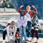 Giovanna Ewbank Instagram - Ontem foi um dia MUITO especial! ❤️ Primeira vez das crianças na @universaldestinationsbrasil e não poderia ter sido melhor! Todos muito animados, ninguém queria ir embora! Foi tão tão bom que iremos voltar kkkkkk…😂 Títi e Bless foram em TODAS as montanhas russas, foram até nas que eu não tive coragem de ir, e Zyan não acreditou que conheceu a “cidade” dos heróis que ele mais ama! Obrigada por essa experiência incrível @universaldestinationsbrasil e dindo @leo_fuchs ❤️