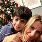 Giulia Mizzoni Instagram - Come ogni #8dicembre noi facciamo l'albero 🎄 in famiglia e soprattutto lo addobbiamo anche sul retro 🤩 avete fatto l'albero voi? #familyfirst #familychristmasphoto #alberodinatale #christmastree #christmasdecor #immacolata #redandgreen #pallinedinatale #addobbinatalizi #addobbidinatale❤️⛄️🎄 #addobbinataliziovunque Roma, Italia