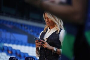 Giulia Mizzoni Instagram - Che bello tornare in campo. Che bello il nuovo Anoeta e il tifo della Real Sociedad! Che bella la nostra squadra (benvenuto Miro Klose!). Che bella anche la partita: sofferta, tirata, pareggiata dall’Inter a 3’ dal 90’. Perché, come al solito, la Champions è la Champions e nulla, mai, è scontato.
Non vedo l’ora di essere a Dortmund per Borussia-Milan! Ci vediamo a ottobre! ♥️⚽️🏆

#championsleague 
#realsociedad 
#inter
#solosuprimevideo 
#lovemyjob