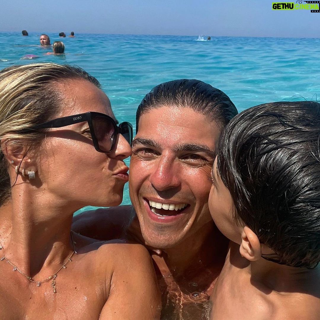 Giulia Mizzoni Instagram - Un po’ di relax tra mare e montagna con le mie persone del cuore❤️ Voi quale preferite? 🌊o ⛰️? #summer #family #familytime #realestate #mountains #famigliainviaggio #mare #blumare #relax #timetorelax #summervibes