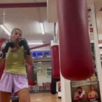 Giulia Mizzoni Instagram - Chi come me ha i sensi di colpa in modalità 🔛? Ci credo un sacco 🥊💪🏻🤣 #trainhardapparel #trainhardeveryday #trainhardcore #trainhardfuelharder #boxen #trainhardfit #boxermix #tagify_app #boxerlover #trainhardfightharder #boxetraining #boxeur #trainhardplayhard #boxerclub #boxeroftheday #trainharder KB Gym
