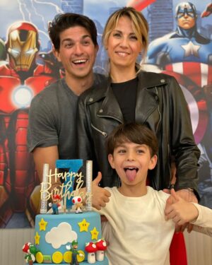 Giulia Mizzoni Instagram - Direi che abbiamo festeggiato 
7️⃣🎂💙

@francesco_di.stefano_ 
@sylviadistefano 
@carola_siniscalchi
