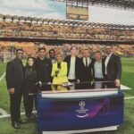 Giulia Mizzoni Instagram - È tardi, ma sto a duemila… perché una serata così, professionalmente parlando, è tanta, troppa roba. Grazie @primevideosportit, grazie ad una squadra sempre più rodata e due new entry d’eccezione come @samueletoo e @andriyshevchenko che hanno reso ancora più speciale una serata storica. Che dire? Grazie l’ho già detto? 😃🙏🏻❤️🏆 #euroderby #milaninter #championsleague #ucl #semifinal #grateful Milano Stadio San Siro
