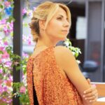 Giulia Mizzoni Instagram - Oggi sono passata a trovare @paola.bizzi e non ho potuto resistere a una sua nuova creazione... comprata e indossata subito! Poi mi sono fermata a sistemare le lucine di questa bouganville perchè mi diverte contribuire al bello! A voi piacciono i fiori o preferite gli animali? #romaamor #flowers #happymoments #dettagli #dettaglioperfetto #dettaglichecontano #fiori #fiori🌸 #fiorievestiti #vestitopaillette #fioritura #fiorineifiori #paillette #paillettes #paillettesdress #dettagli #dettaglio #dettaglidistile #bouganville