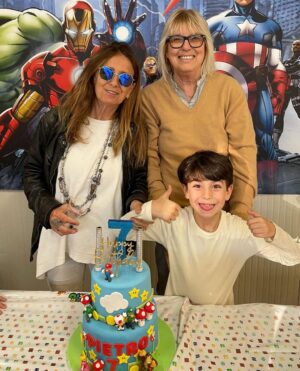 Giulia Mizzoni Instagram - Direi che abbiamo festeggiato 
7️⃣🎂💙

@francesco_di.stefano_ 
@sylviadistefano 
@carola_siniscalchi