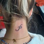 Giulia Mizzoni Instagram - Mattinata da temeraria… e di amori infiniti 𝓟𝓕 💕♾️🐾 @francesco_di.stefano_ Grazie @fabriziolaitattoo @st.petersinktattooshop per la pazienza e la mano da fatina 🧚😂 Borgo Pio