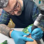 Giulia Mizzoni Instagram - Mattinata da temeraria… e di amori infiniti 𝓟𝓕 💕♾️🐾 @francesco_di.stefano_ Grazie @fabriziolaitattoo @st.petersinktattooshop per la pazienza e la mano da fatina 🧚😂 Borgo Pio
