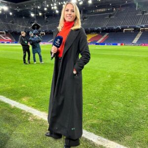 Giulia Mizzoni Instagram - 📍 Red Bull Arena di Salisburgo
❄️ Fa molto freddo
🎬 Siamo quasi pronti per partire!

#championsleague 
#salisburgointer 
#winteriscoming 
#coat
#fashion