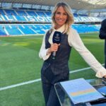 Giulia Mizzoni Instagram - Come speravi che andasse ➡️ Come realmente è andata 🤦🏻‍♀️☔️😂 È tornata la stagione delle piogge e, come sempre, l’ho portata io! #potrebbepiovere #dortmund #borussiadortmund #milan #championsleague #job #lovemyjob #happy #grateful
