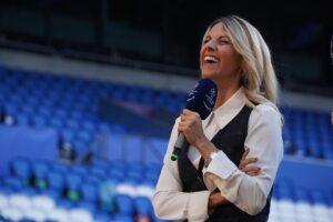 Giulia Mizzoni Instagram - Che bello tornare in campo. Che bello il nuovo Anoeta e il tifo della Real Sociedad! Che bella la nostra squadra (benvenuto Miro Klose!). Che bella anche la partita: sofferta, tirata, pareggiata dall’Inter a 3’ dal 90’. Perché, come al solito, la Champions è la Champions e nulla, mai, è scontato.
Non vedo l’ora di essere a Dortmund per Borussia-Milan! Ci vediamo a ottobre! ♥️⚽️🏆

#championsleague 
#realsociedad 
#inter
#solosuprimevideo 
#lovemyjob