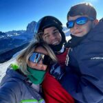 Giulia Mizzoni Instagram - Buona #giornatamondialedegliabbracci da noi, che ci abbracciamo tutti i giorni! ♥️ #abbracci #familyfirst #família #mammaefiglio #mammaepapà #familytime #abbraccio #abbracciami #winterlove #loveislove Roma, Italia / Rome, Italy