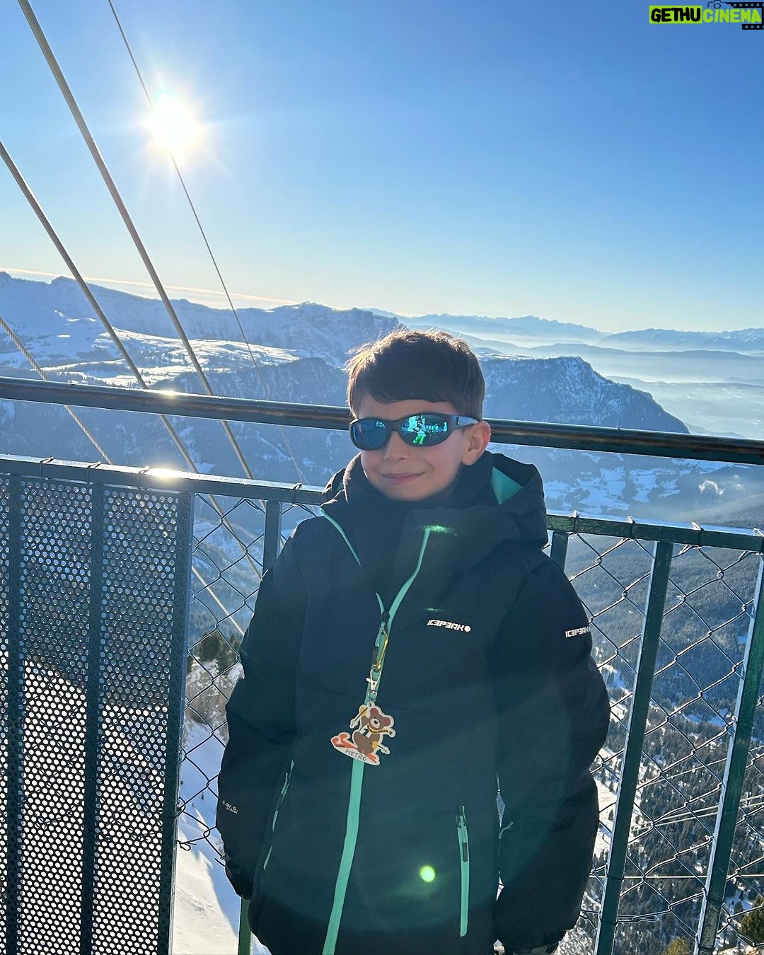 Giulia Mizzoni Instagram - Grata 🙏🏻🩵🏔️🎿❄️ Ortisei, Italy