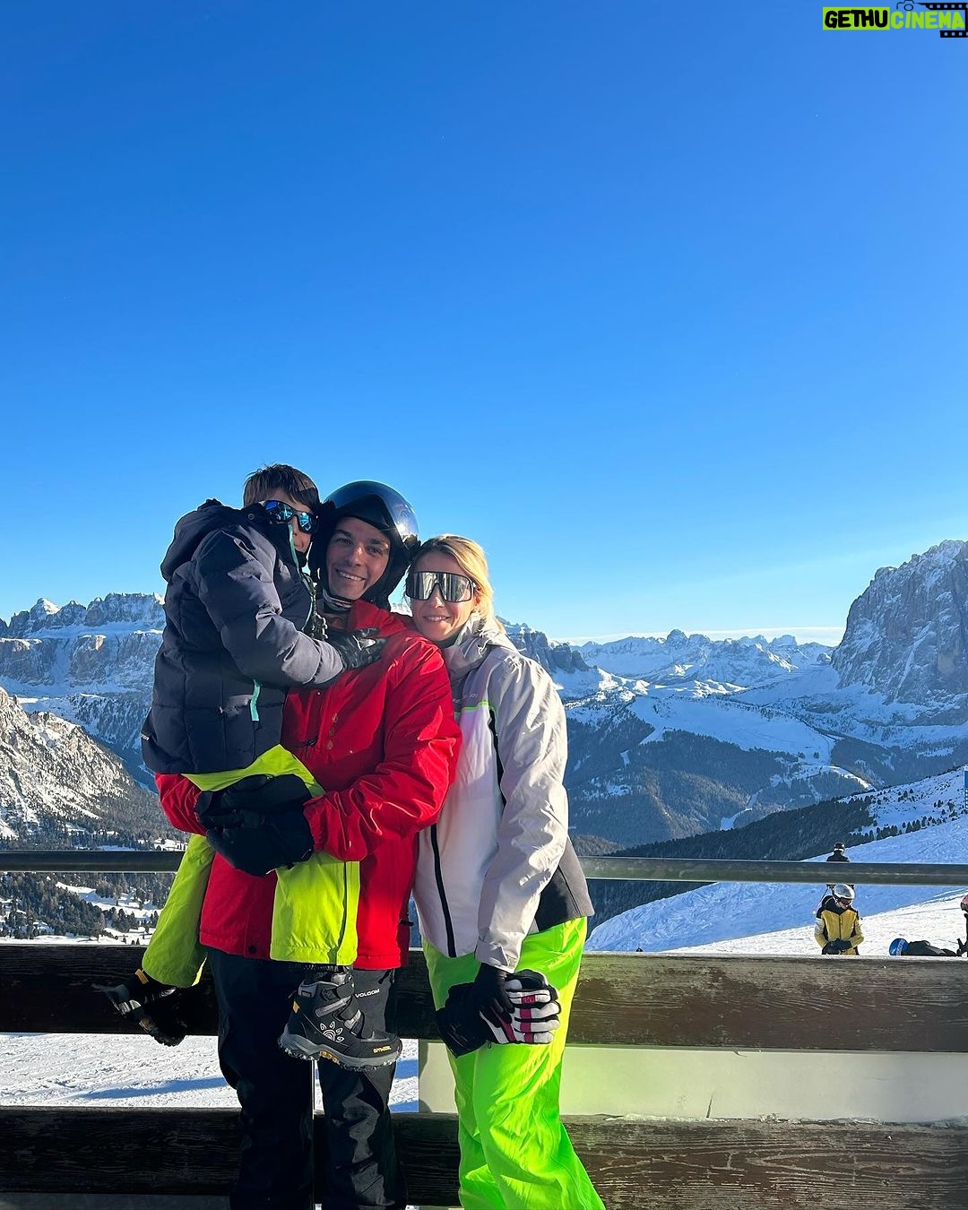 Giulia Mizzoni Instagram - Grata 🙏🏻🩵🏔️🎿❄️ Ortisei, Italy