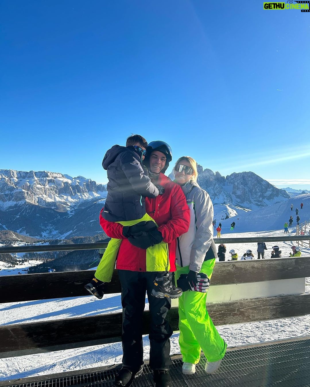 Giulia Mizzoni Instagram - Grata 🙏🏻🩵🏔️🎿❄️ Ortisei, Italy