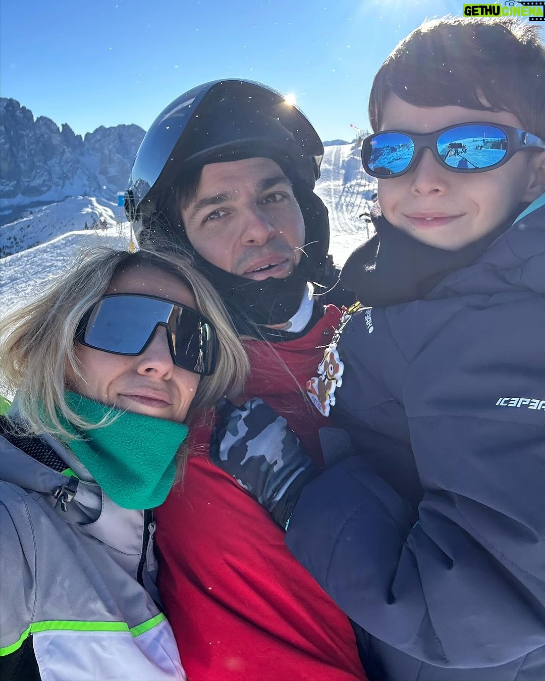 Giulia Mizzoni Instagram - Grata 🙏🏻🩵🏔️🎿❄️ Ortisei, Italy
