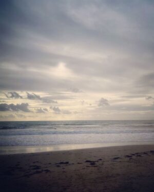 Giulia Mizzoni Instagram - Il mare d’inverno. I posti del cuore. Il cibo buono.

#saturday
#sea
#november 
#friends
#lunch