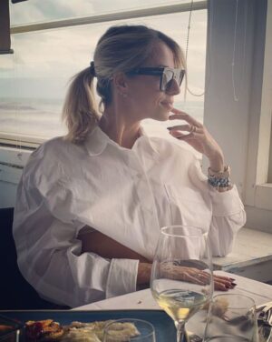 Giulia Mizzoni Instagram - Il mare d’inverno. I posti del cuore. Il cibo buono.

#saturday
#sea
#november 
#friends
#lunch