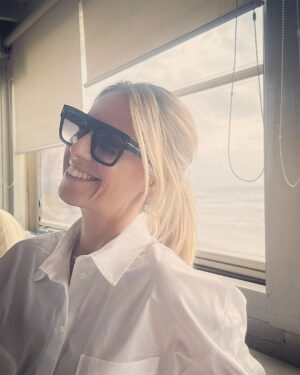 Giulia Mizzoni Instagram - Il mare d’inverno. I posti del cuore. Il cibo buono.

#saturday
#sea
#november 
#friends
#lunch