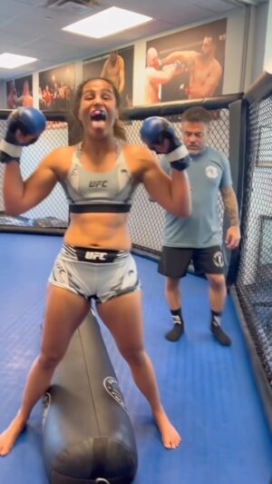 Gloria de Paula Instagram - Circuito pós Sparring com os brabos @parrumpaatt @andersonfrancamt e @maryna_moroz_ufc 
Vamos chegar forte dia 16 de novembro 👊 já já conto pra vocês 🙏
.
Thanks @parrumpaatt @andersonfrancamt and @maryna_moroz_ufc 🙏 getting ready for November 16th. news coming soon 🫡
