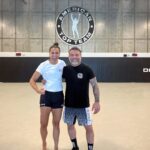 Gloria de Paula Instagram - Novidade fresquinha pra vcs 📢😁 Feliz em anunciar uma nova jornada aqui nos Estados Unidos 🇺🇸 para meu próximo camp na @americantopteam ao lado desse cara fantástico @parrumpaatt 🤗 American Top Team