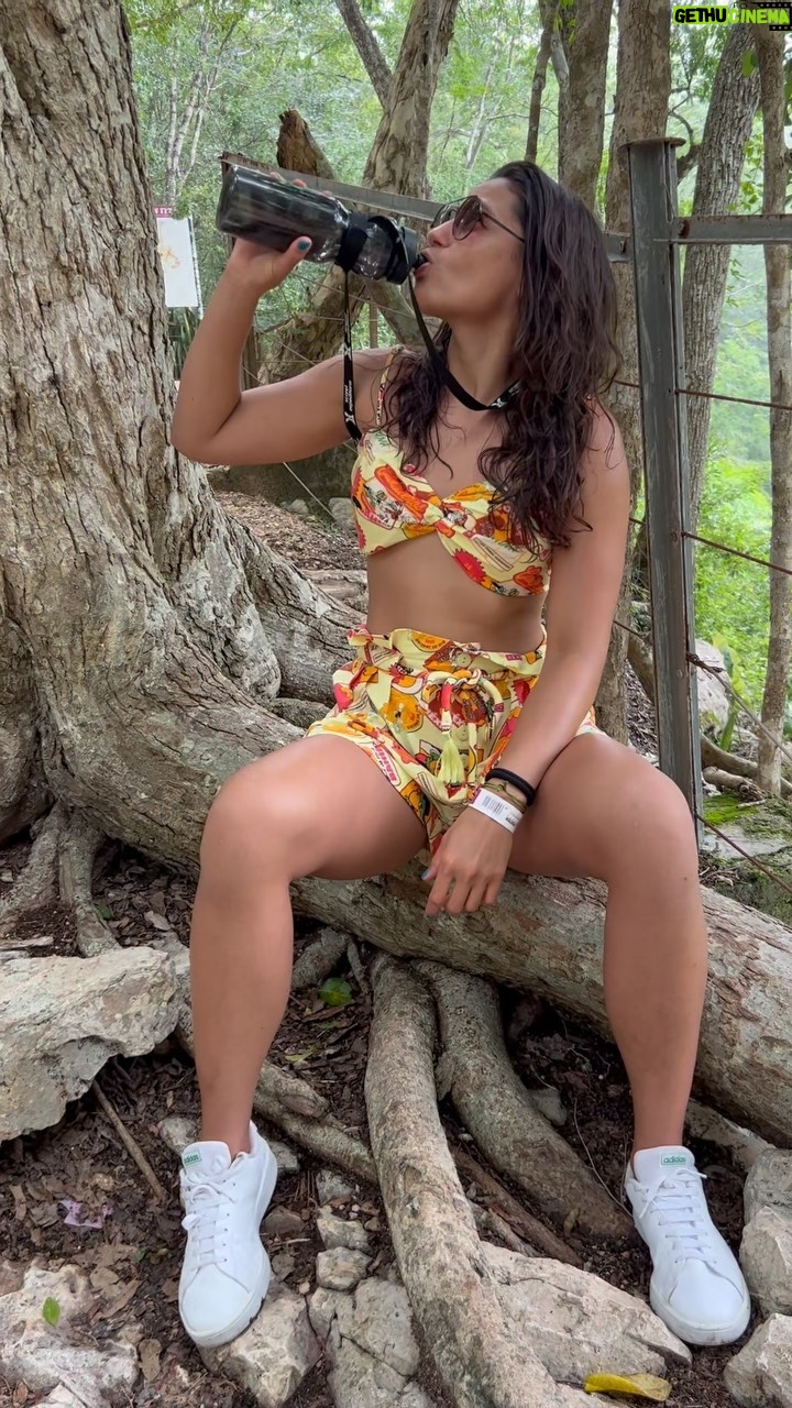 Gloria de Paula Instagram - Nesse calor não podemos deixar de nos hidratar 🫶🏻 Chichén-Itzá, Yucatan, Mexico