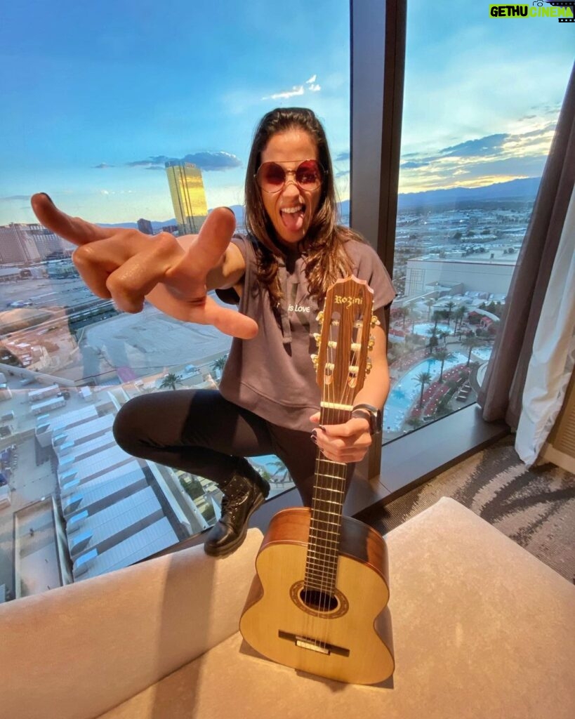 Gloria de Paula Instagram - 🤘🎸🎶 Las Vegas, Nevada