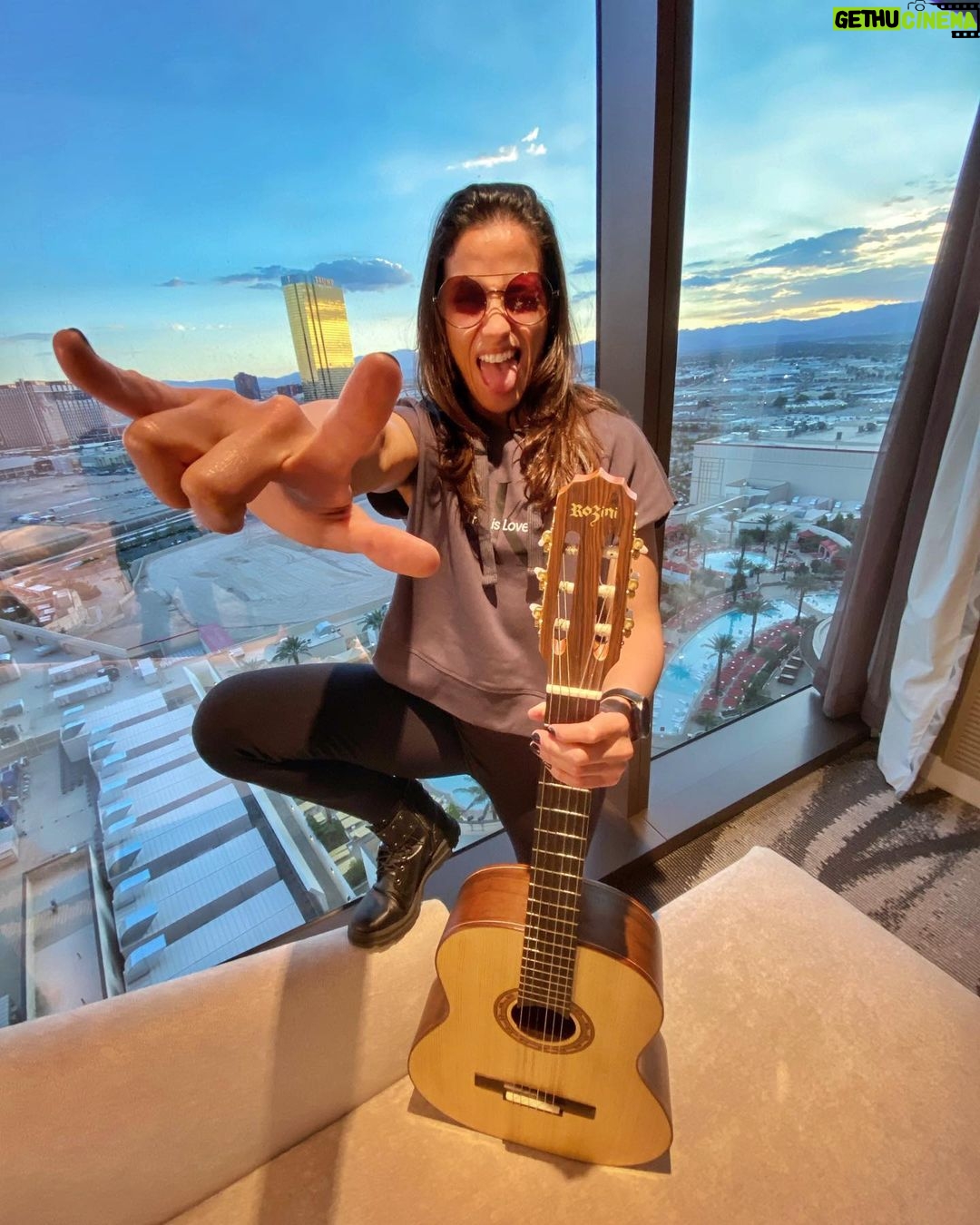 Gloria de Paula Instagram - π€πΈπΆ Las Vegas, Nevada