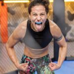 Gloria de Paula Instagram – Difficulties don’t bother me. ‘Cause I’m ready to sweat and bleed to chase my dreams. 💪✨️
What about you? What are you capable of doing for your dreams??
As dificuldades não me abalam. Porque eu estou pronta pra suar e sangrar pra correr atrás dos meus sonhos. 💪✨️
E vc? O que vc é capaz de fazer pelos seus sonhos?? 🇧🇷 California