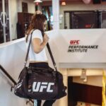 Gloria de Paula Instagram – You can see me fall, but you will never see me giving up.
Unfortunately I couldn’t show my work in the octagon and I didn’t have my contract renewed.
I’m not afraid to start over, I’m not afraid to work hard and that’s what I’m going to do.
Thank you @mickmaynard2 @danawhite and @ufc for the opportunity. See you soon. 🙏🏼
Você pode me ver cair, mas jamais me verá desistir.
Infelizmente não consegui mostrar meu trabalho no octógono e não tive meu contrato renovado.
Não tenho medo de começar de novo, não tenho medo de trabalhar duro e é isso que vou fazer.
Obrigada Mick e UFC pela oportunidade. Nos vemos em breve. 🇧🇷🙏🏼