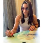Gloria de Paula Instagram - Signature time 🖋 #UFCAustin Hora de rabiscar 🖋🇧🇷 Austin, Texas