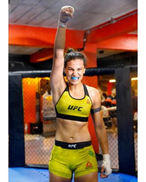 Gloria de Paula Instagram - Ready for another great week 💪

Pronta pra mais uma ótima semana 🇧🇷