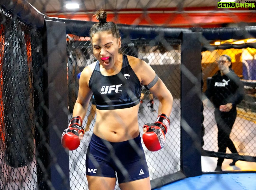 Gloria de Paula Instagram - Sparring day 🦁💣 Fabiana Belai Academia