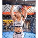 Gloria de Paula Instagram - It's not easy, but it's worth it. 🙌 Não é fácil, mas vale a pena. 🙌🇧🇷 Fabiana Belai Academia